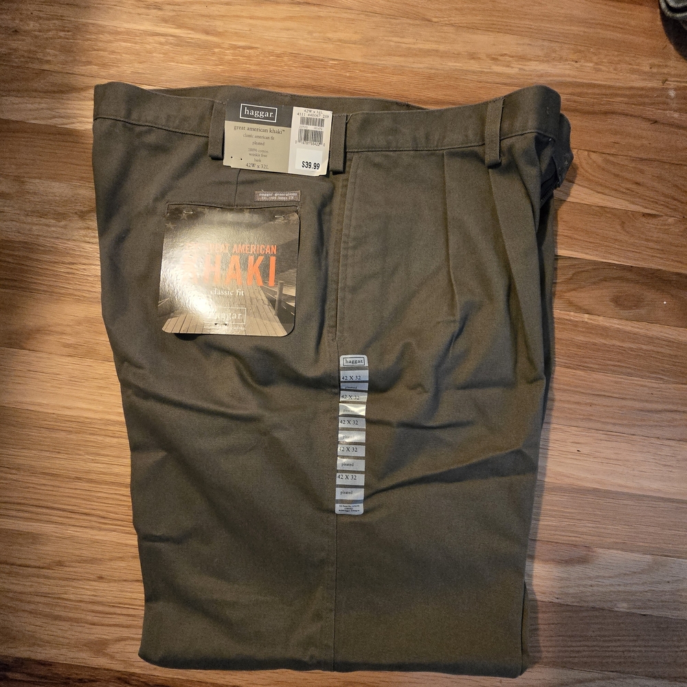 Haggar Men's Pleated Khaki Pants - Dark Olive